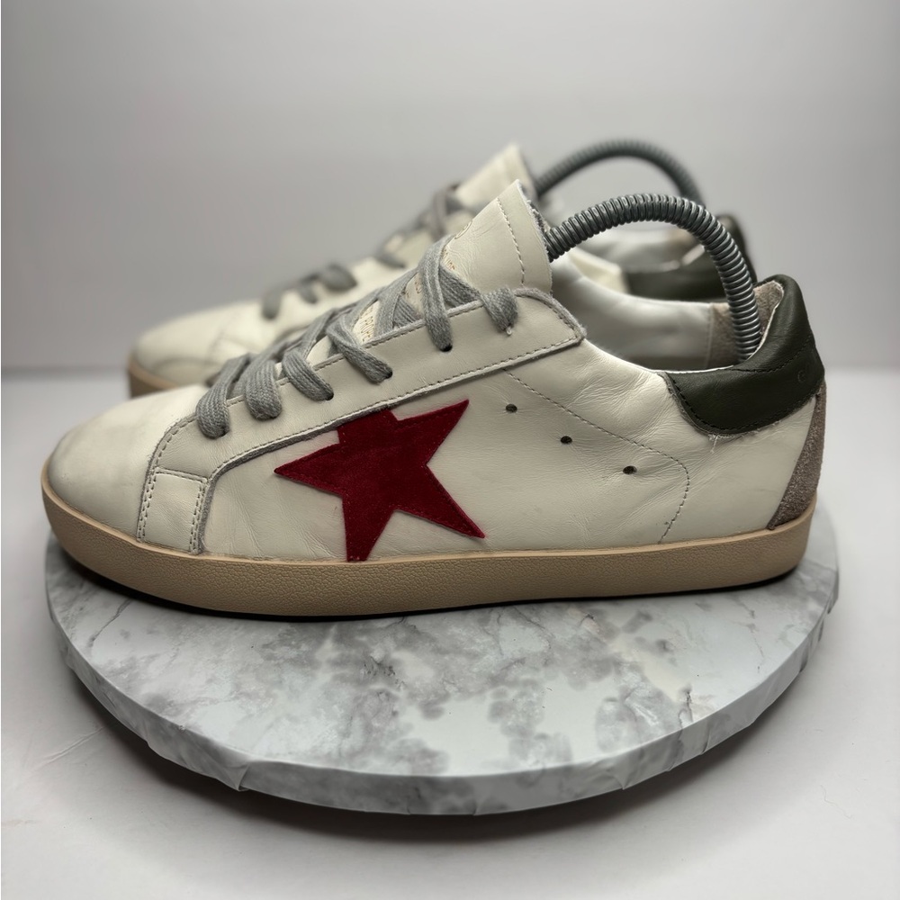 42 Eur- Golden Goose Super-Star with red suede star and green leather heel tab